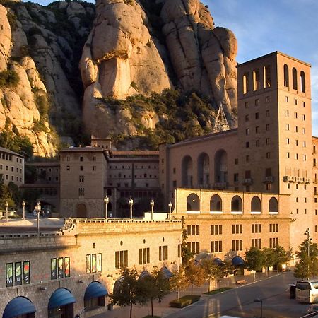 Apartamentos Montserrat Abat Marcet Exterior photo