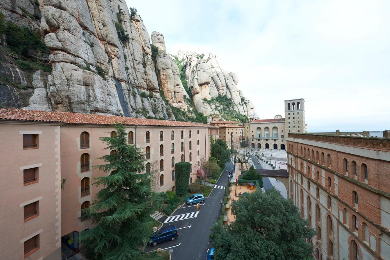 Apartamentos Montserrat Abat Marcet Exterior photo