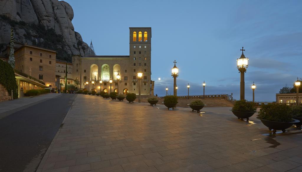 Apartamentos Montserrat Abat Marcet Exterior photo