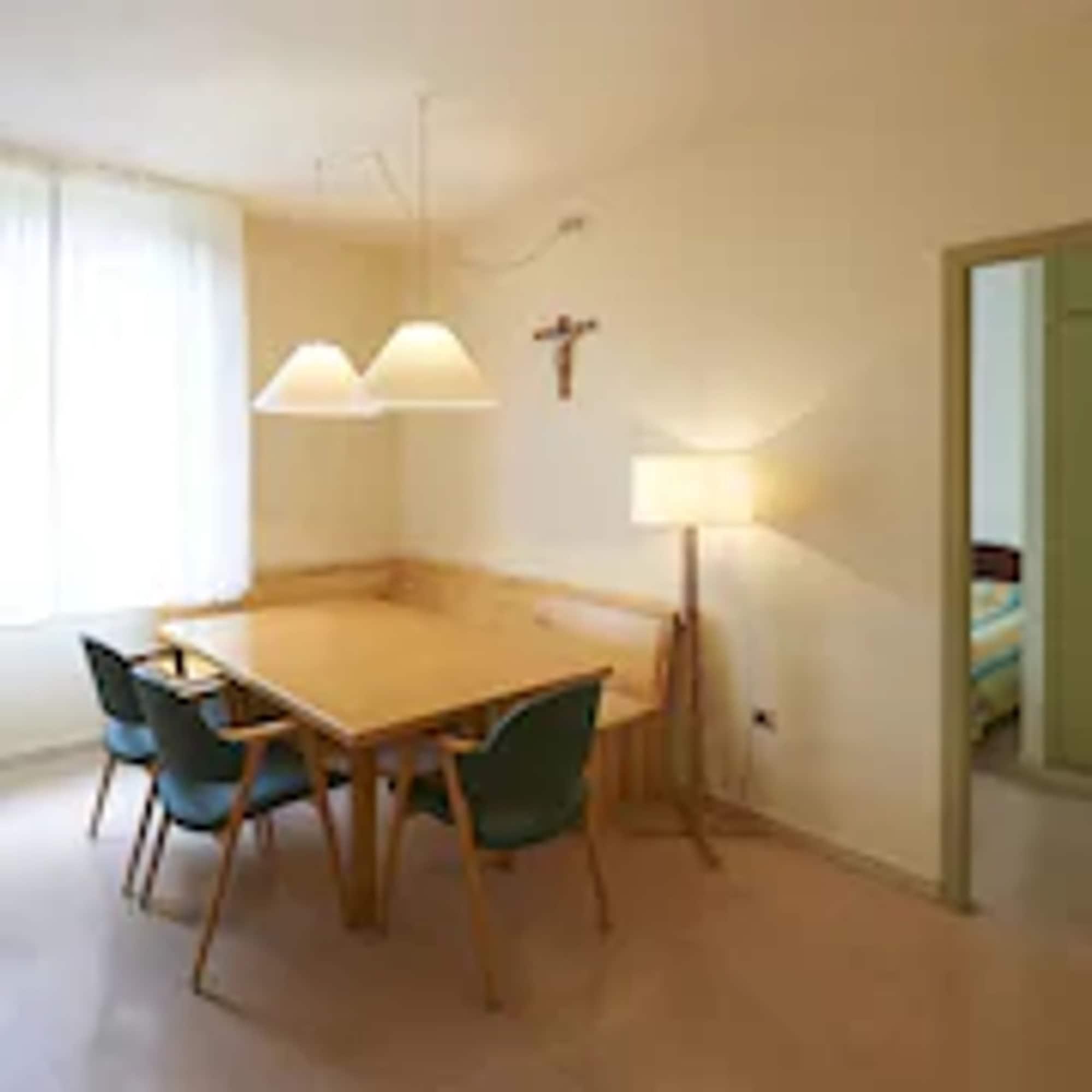 Apartamentos Montserrat Abat Marcet Exterior photo