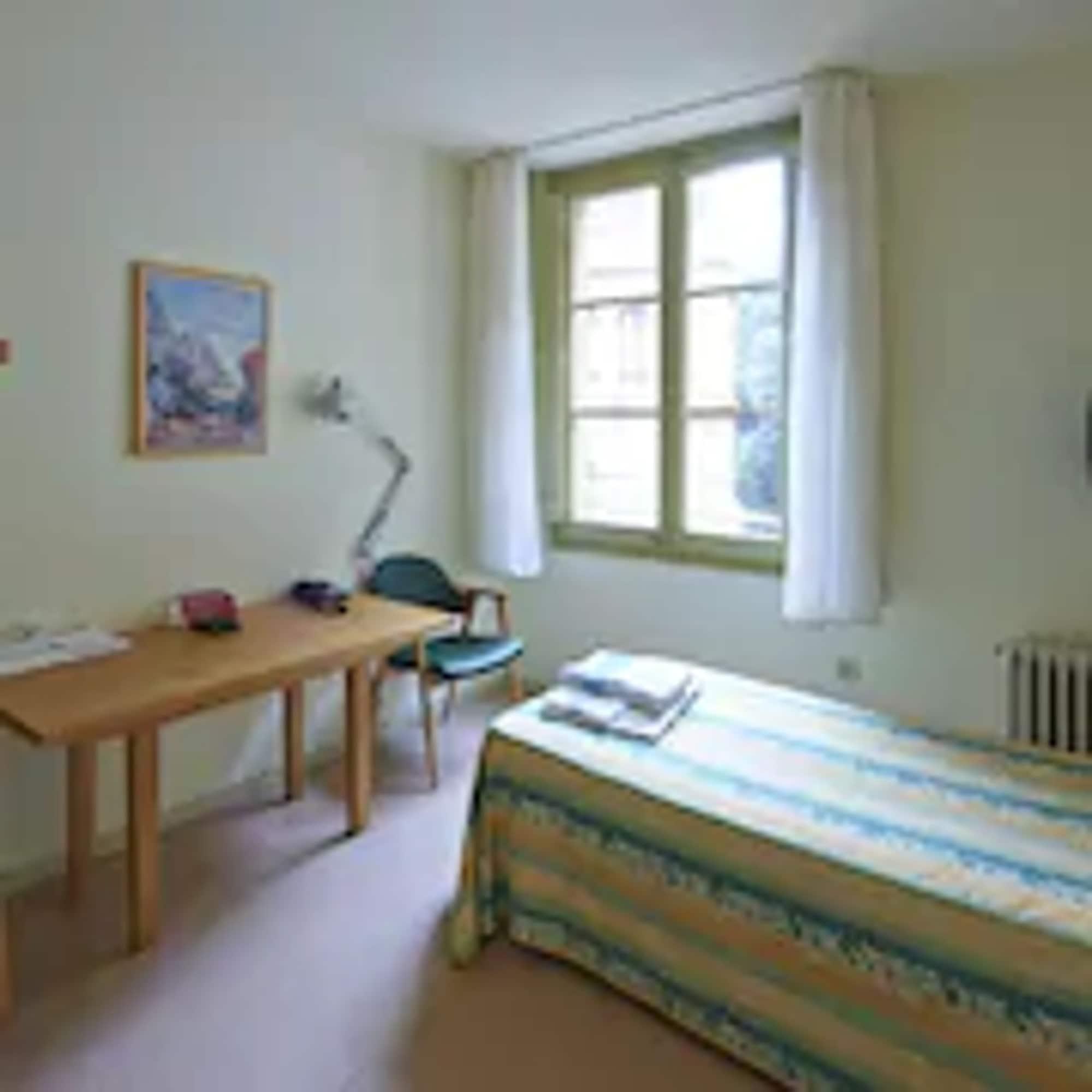 Apartamentos Montserrat Abat Marcet Exterior photo