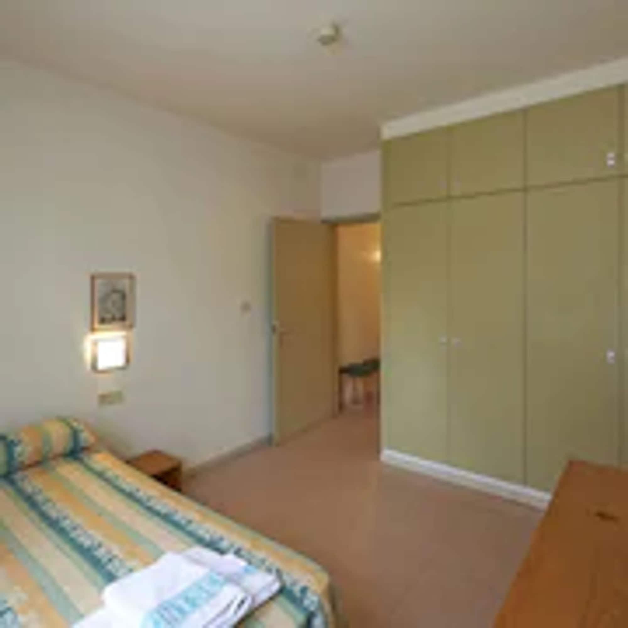 Apartamentos Montserrat Abat Marcet Exterior photo