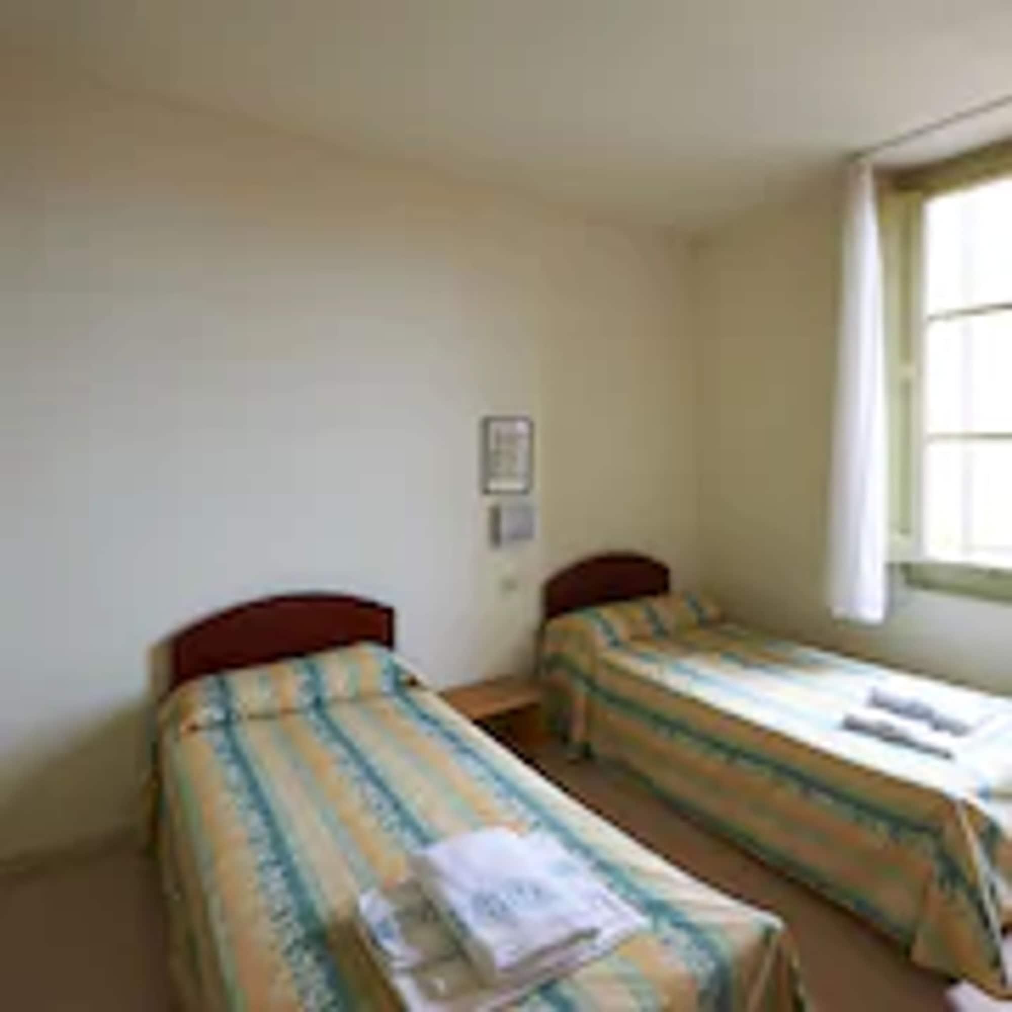 Apartamentos Montserrat Abat Marcet Exterior photo