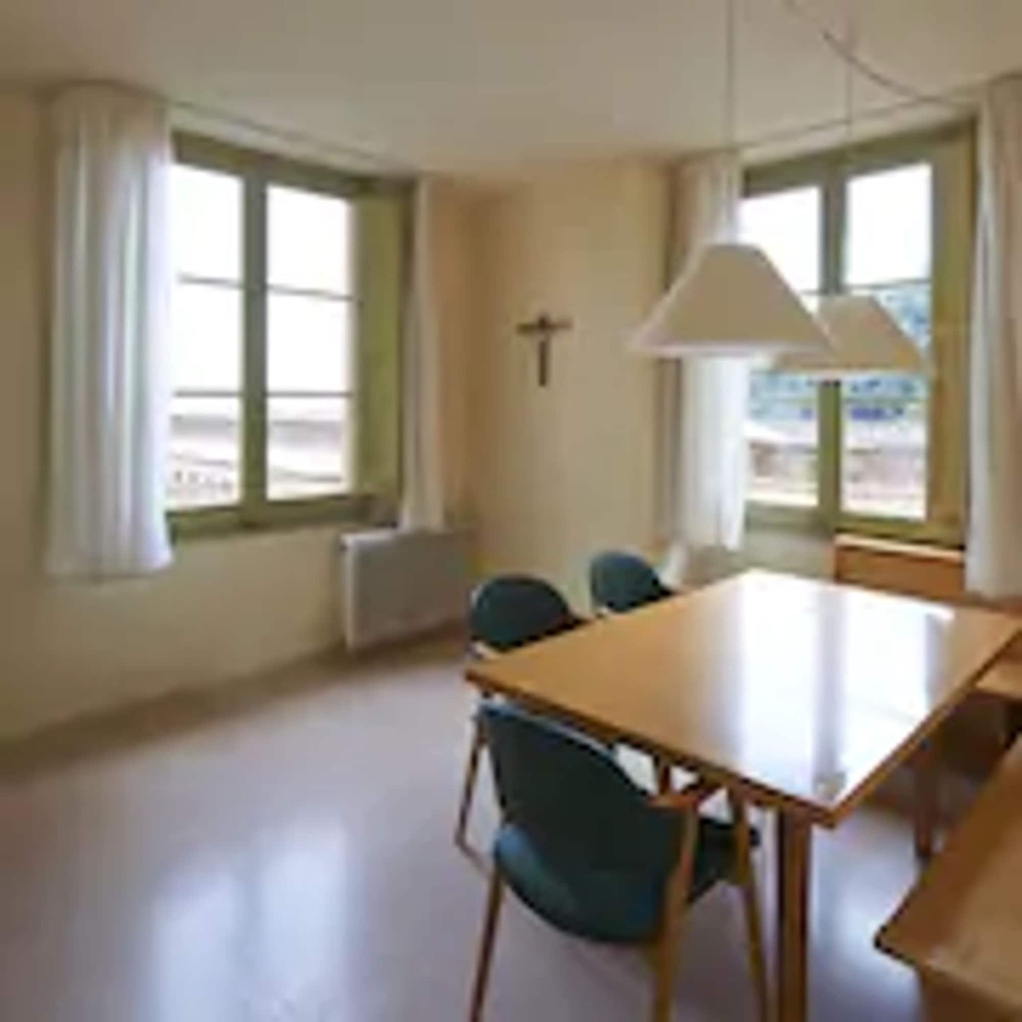 Apartamentos Montserrat Abat Marcet Exterior photo