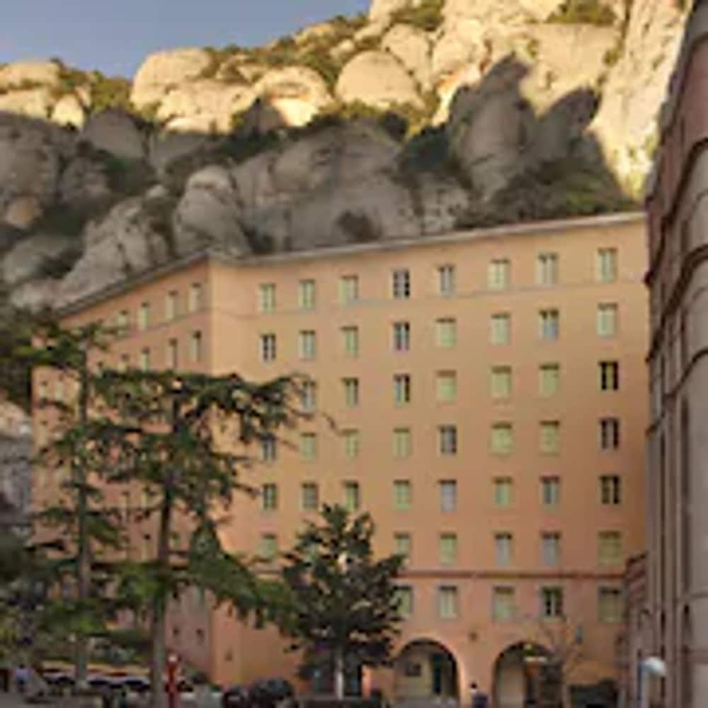 Apartamentos Montserrat Abat Marcet Exterior photo
