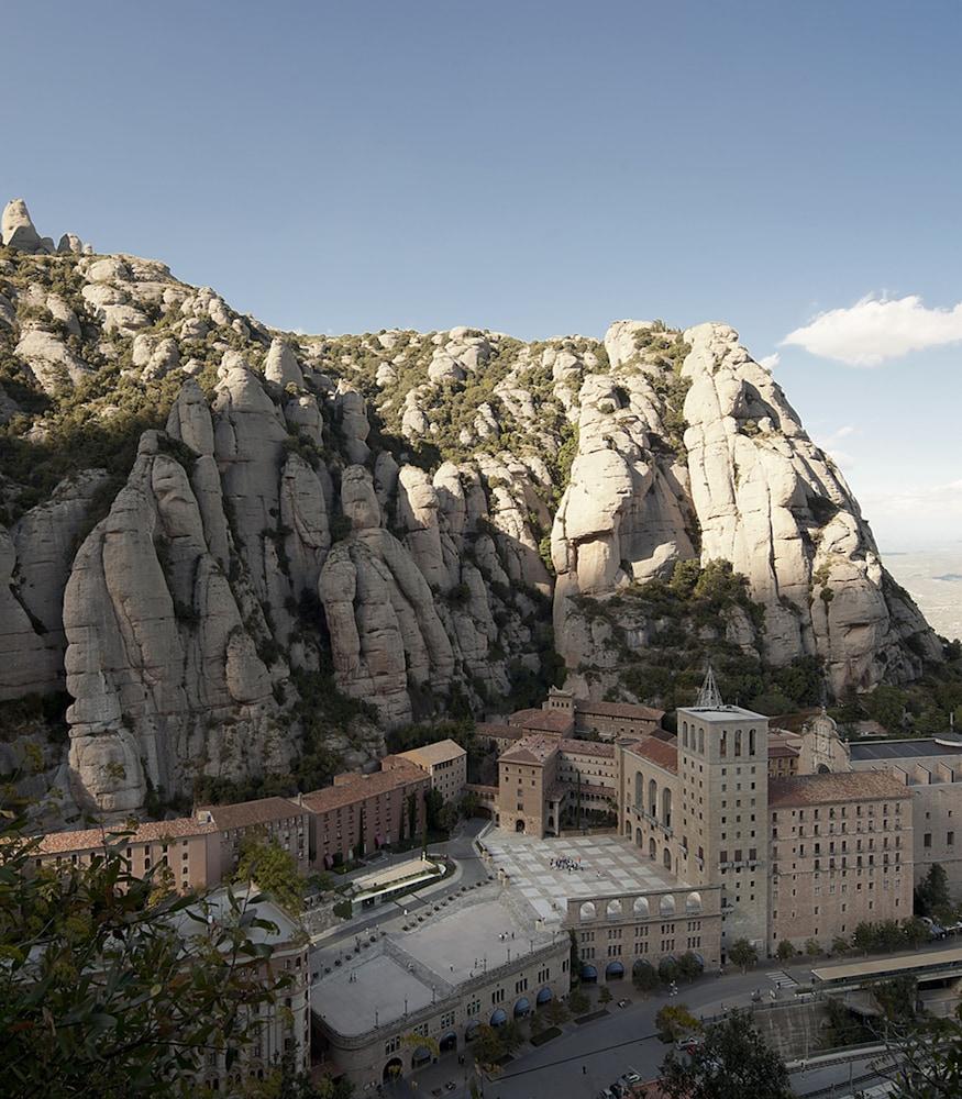 Apartamentos Montserrat Abat Marcet Exterior photo