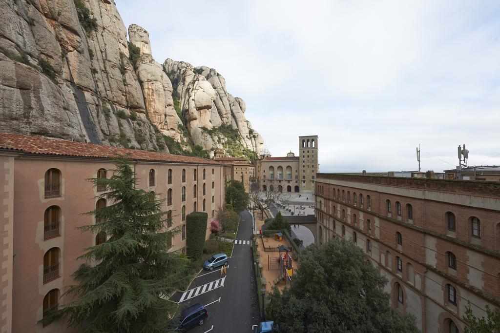 Apartamentos Montserrat Abat Marcet Exterior photo