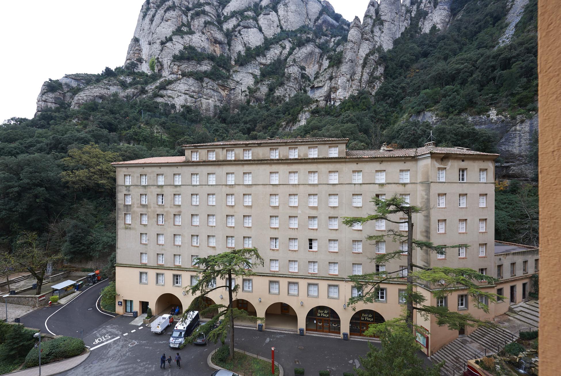 Apartamentos Montserrat Abat Marcet Exterior photo