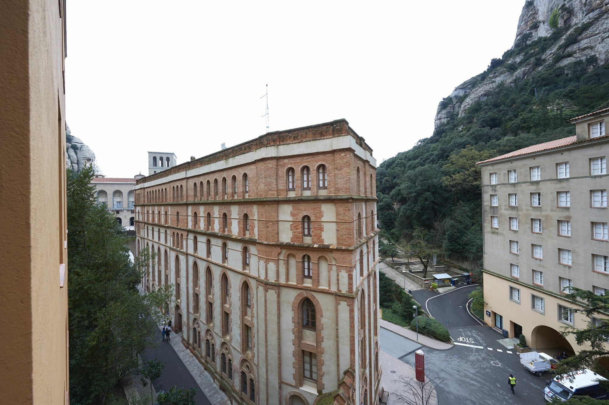 Apartamentos Montserrat Abat Marcet Exterior photo