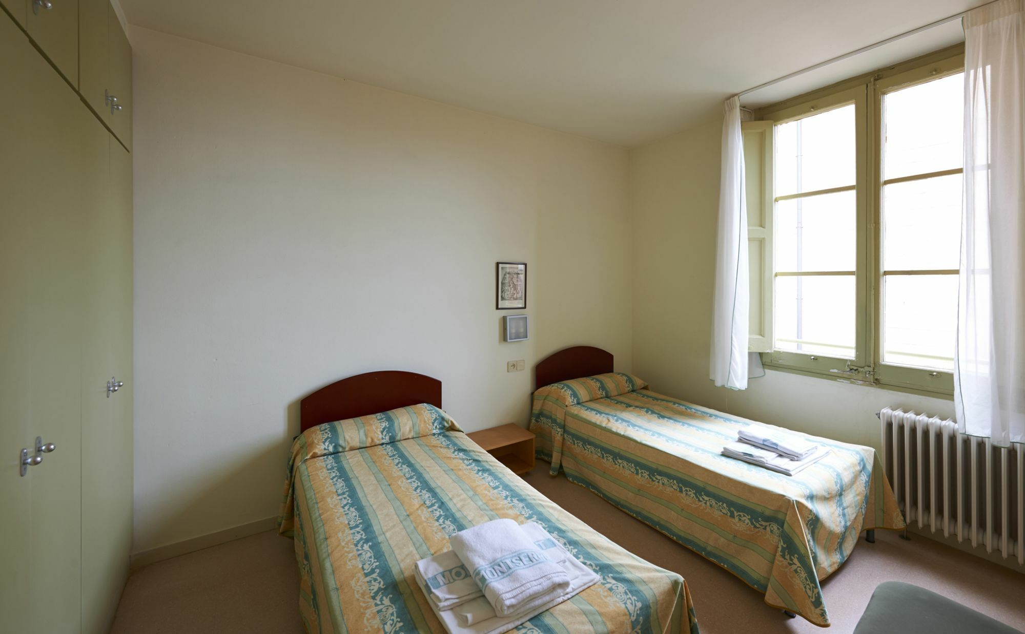 Apartamentos Montserrat Abat Marcet Exterior photo